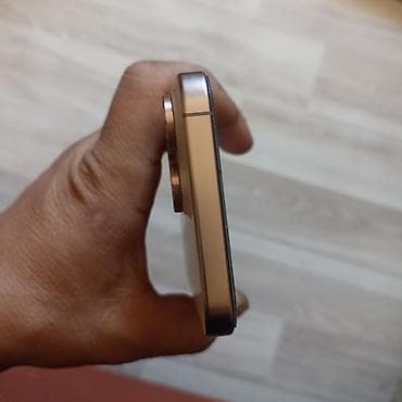 Техника жана электроника: IPhone 16 Pro Max, Колдонулган, 256 ГБ, Matte Gold, Заряддоочу түзүлүш, Коргоочу айнек, Каптама, 90 % — 6