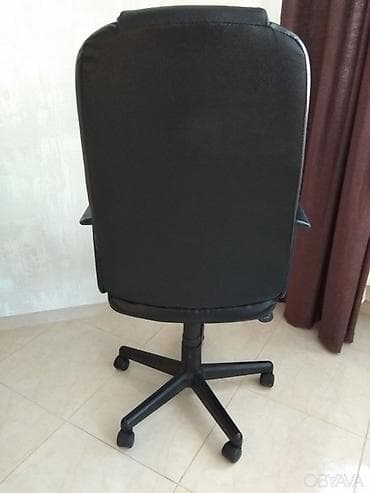 колесики для мебели: Офисное кресло, Б/у, С колесиками, цвет - Черный, Экокожа, Бесплатная доставка — 1