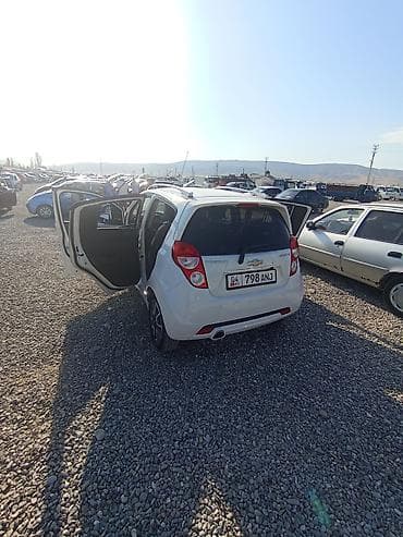 kia quoris: Chevrolet Spark: 2015 г., 0.1 л, Автомат, Бензин, Хэтчбэк — 2