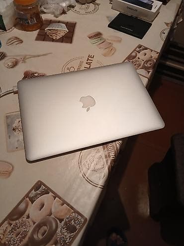 Ноутбуки и аксессуары: Apple MacBook Air 13" (серебристый, корпус из алюминия) - Экран — 4