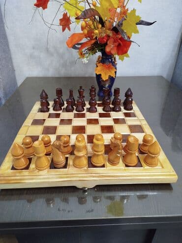 набор фишек для покера: Деревянные шахматы с доской-кейсом. - Материал: дерево, фигурки и — 4