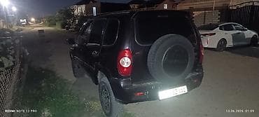 Транспорт: Chevrolet Niva: 2006 г., Внедорожник — 4