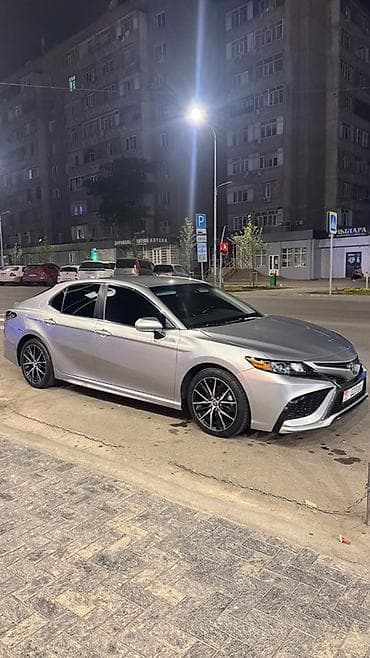 led свет: Toyota Camry: 2022 г., 2.5 л, Автомат, Бензин, Седан — 4