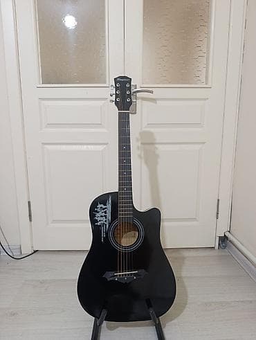 Велосипеды: Акустическая гитара в хорошем состоянии - 6 струн, мензура — 2