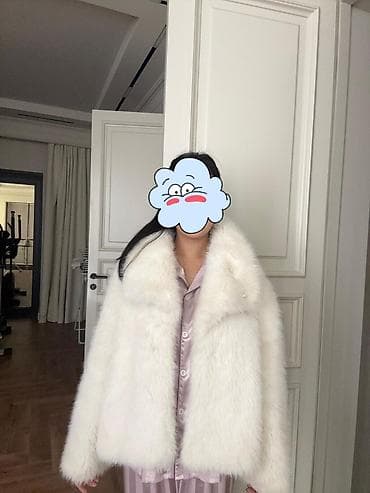 Белая укороченная шуба, тёплая и комфортая. В отличном состоянии