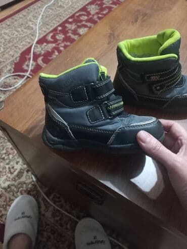 обувь для волейбола: Сапожки 26 размер, 600 сом — 1