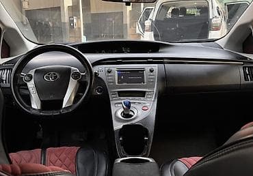 х5 2022: Toyota Prius: 2015 г., Гибрид, Хэтчбэк — 4
