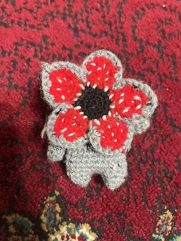 Вязаная мини-фигурка демогорг - Ручная работа, крючок - Цвета: серое