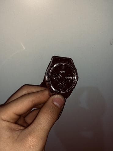 Наручные часы Casio - Классический аналоговый циферблат, черный цвет