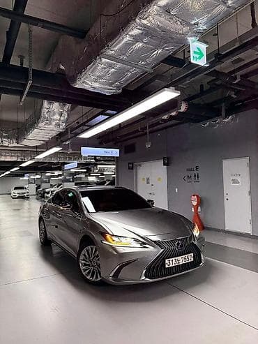 Lexus ES: 2021 г., Седан