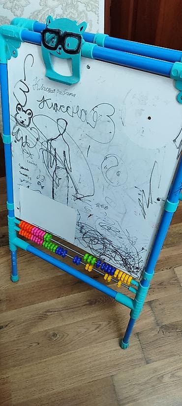 Детский стол, Б/у, Пластик