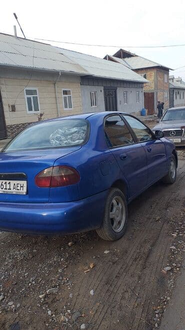 запчасти на опель вектра а: Седан компакт-класса в ярком синем цвете. Основные особенности: - — 5