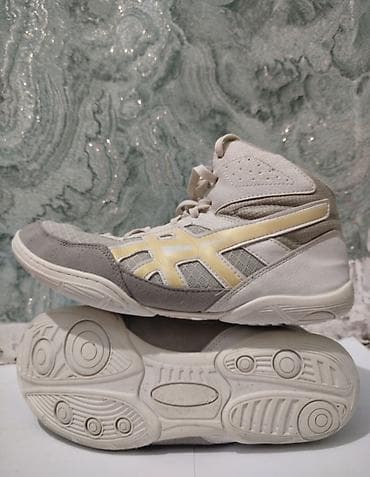 максилан цена неман: Мужские кроссовки, 42, Asics, Б/у, цвет - Белый — 1