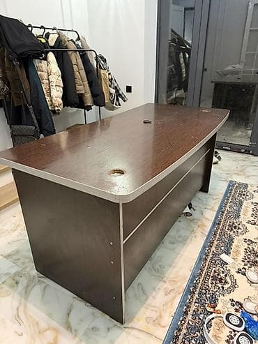 Столы: Офисный стол, Нерегулируемый, цвет - Коричневый, ЛДСП — 1