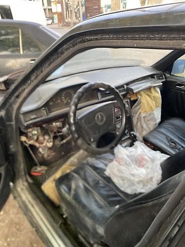 акп 124: Mercedes-Benz W124: 1995 г., 2.2 л, Ручные, Седан — 6