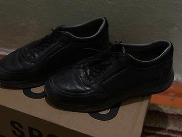 Кроссовки и спортивная обувь: Кожа. Размер 36. В Лионе покупали. В хорошем состоянии. Отдам за 1300 — 1