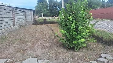Үйлөр: Продается жилой дом с участком и хозпостройками. Основные — 2