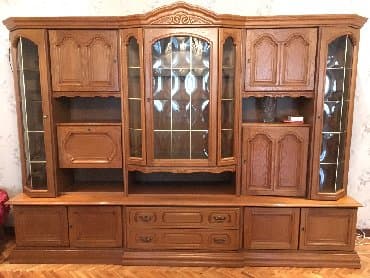 румынская мебель: Румынская горка из массива с прошлого века, фабричная в отличном — 1