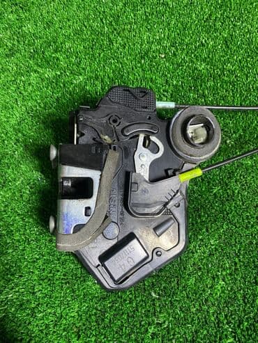 Замок двери Toyota 2005 г., Б/у, Оригинал, Япония