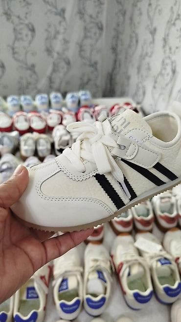 изи кросовки: Детская обувь: кроссовки и кеды - Модели: спортивные кроссовки и — 4