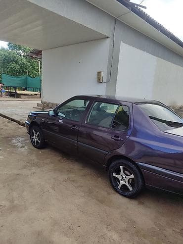 Унаа сатуу: Volkswagen Vento: 1993 г., 1.8 л, Кол менен иштөөчү, Бензин, Седан — 3
