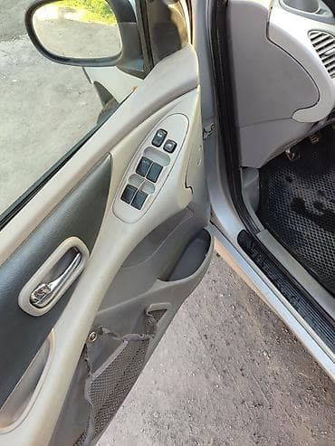 t max: Nissan Almera Tino: 2001 г., 1.8 л, Ручные, Бензин, Хэтчбэк — 9