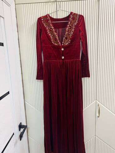 Национальный Чапан. Размер s . Материал бархат очень красивый в живую