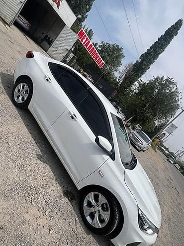 Chevrolet: Chevrolet : 2021 г., 1 л, Типтроник, Бензин, Седан — 3