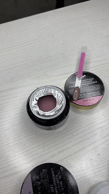 Гели от опции 500с открыла только сделала выкраску на типсу Аванти и