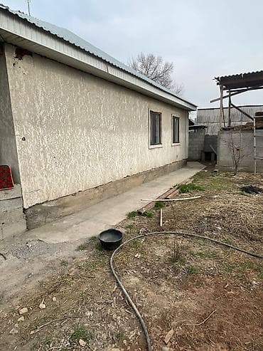 проекты дом: Продаётся одноэтажный дом с двором и капитальными воротами. Основные — 1