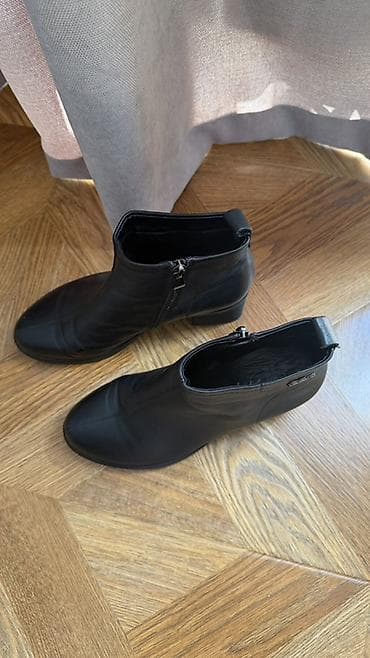 Өтүктөр: Женские кожаные ботинки-ботильоны, черные, классический дизайн. - — 3