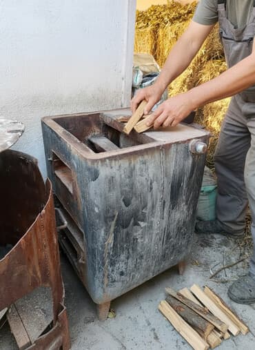 брикет угол: Металлическая печь-кафель/буржуйка с варочной поверхностью и — 1