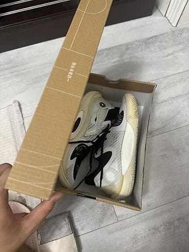 Личные вещи: Баскетбольные кроссовки Li-Ning (серия Way of Wade, цвет Black/White) — 1