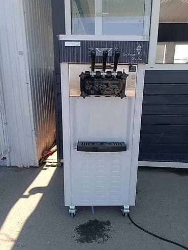 Профессиональный фризер для мягкого мороженого (напольный) - Три