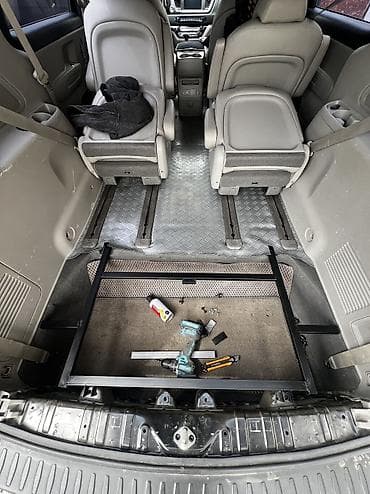Детали салона: Третий ряд сидений, Kia 2018 г., Б/у, Оригинал, Корея — 6