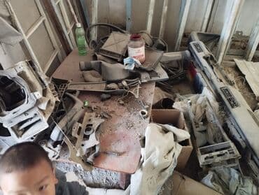 разбор экскаватора: Автозапчасти разборные (разные позиции) В наличии на фото: - Элементы — 9