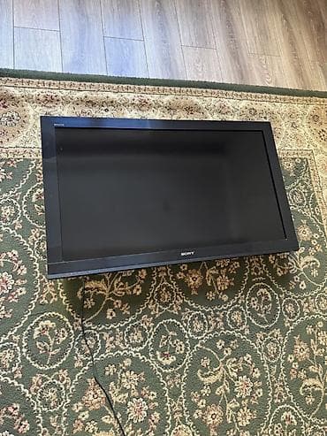 Телевизор Sony Bravia (жидкокристаллический). Работает хорошо, но на