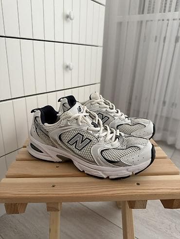 Айымдардын бут кийими: Кроссовкалар, 36, New Balance, Колдонулган, түсү - Ак, Өзү алып кетүү — 1
