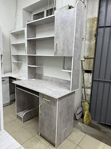 компьютерый стол: Компьютерный стол, С полками — 9