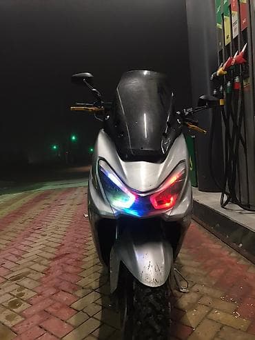 скуттер: Макси-скутер 150 куб. см, Бензин — 5