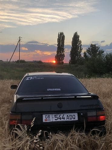 Унаа: Volkswagen Passat: 1990 г., 1.8 л, Кол менен иштөөчү, Бензин, Седан — 2