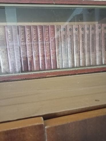 Коллекция книг классической литературы и энциклопедических изданий — 1