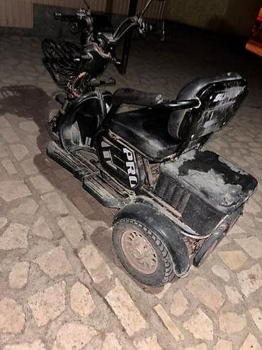 кабина мото: Электрический трехколесный скутер с сиденьем и багажниками - — 3