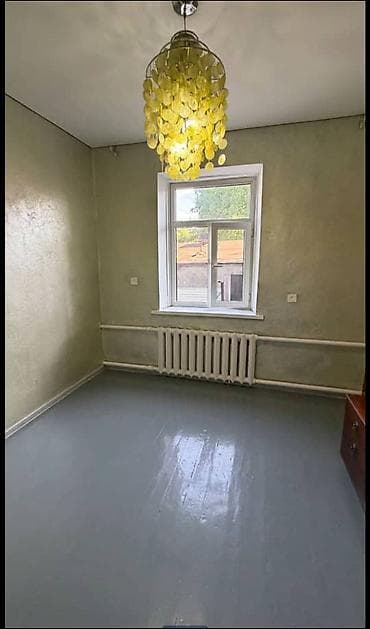 Дома: Срочно продаётся кирпичный дом Район: ж/м Колмо, г. Бишкек Площадь — 8