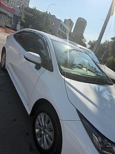 Toyota Corolla: 2021 г., 1.8 л, Автомат, Бензин, Седан — 2