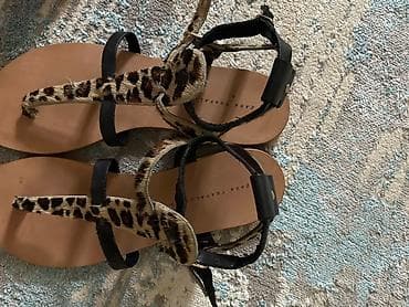 кроксы цена: Zara 39 размер могут подойти на 38
1699 сом — 2