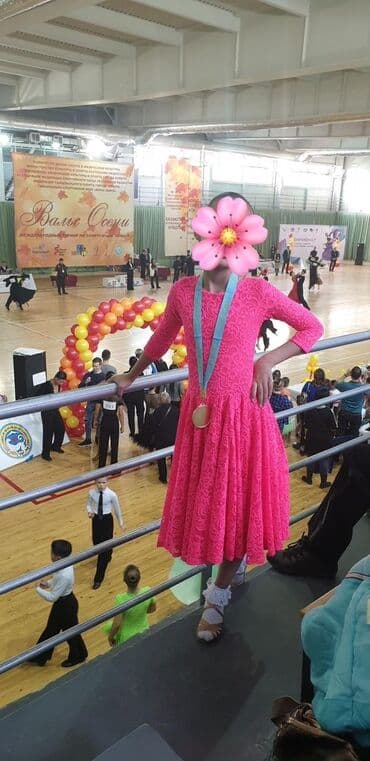 Продаю платье для ювеналы1+2 в отличном состояние одевала 3 раза в