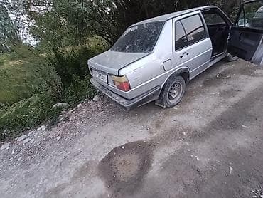 авто пушка: Автомобиль хэтчбек/седан компакт-класса серебристого цвета — 5
