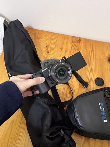Фотоаппараты: Продам камеру Sony ZV E 10 цена: 45 000 вместе штативом Комплект — 7