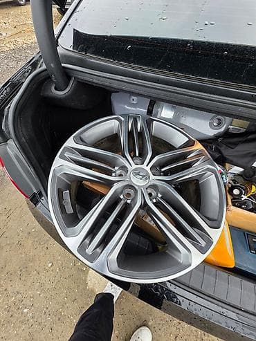 Диски: Литые Диски R 18 Hyundai, отверстий - 5 — 1